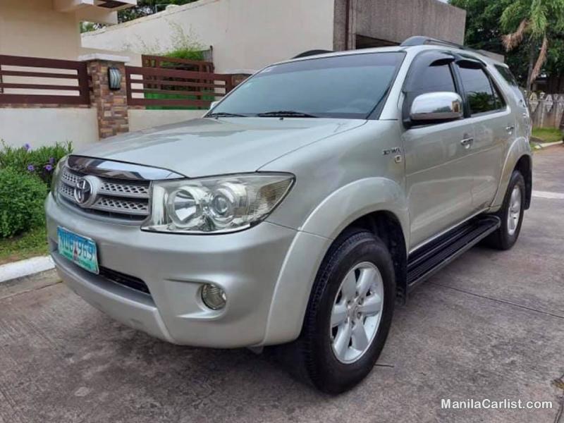 Pictures of Toyota Fortuner Automatic 2011