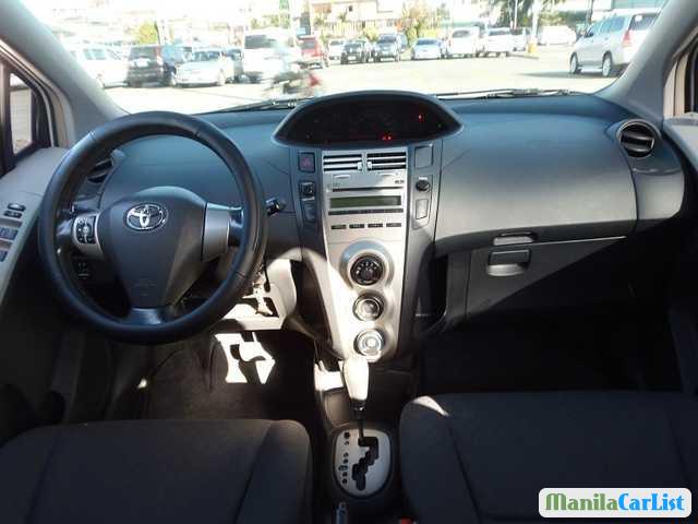 Toyota Yaris Automatic 2010 - image 2