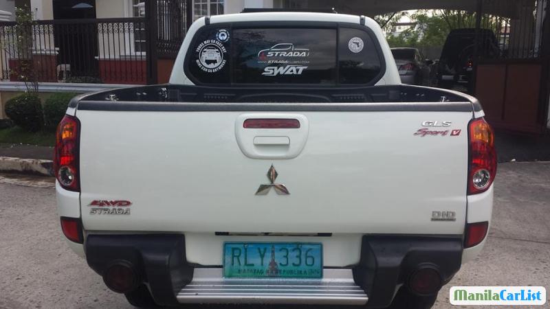 Mitsubishi Strada Automatic 2012