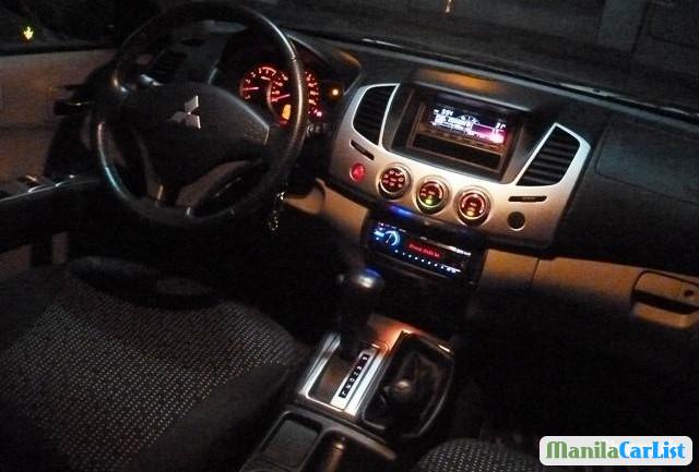 Mitsubishi Strada Automatic 2010