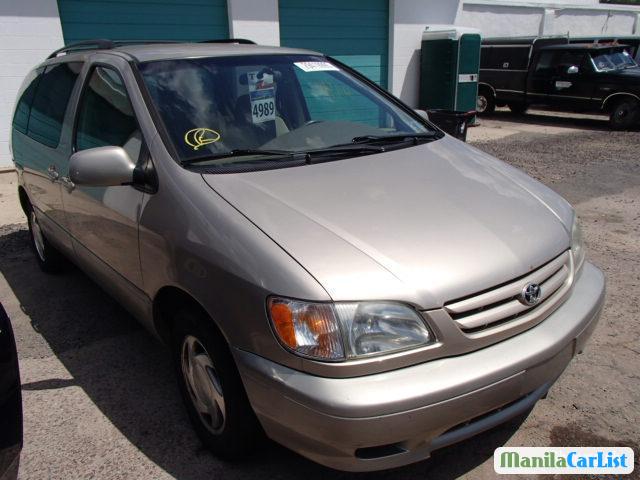 Pictures of Toyota Sienna Automatic 2002