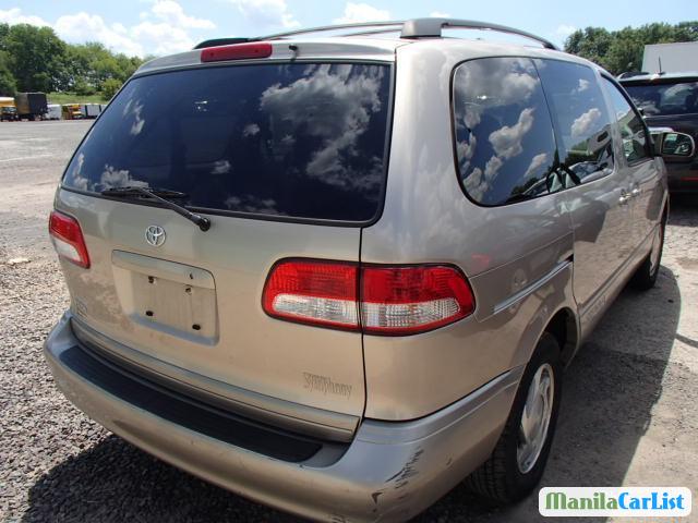 Toyota Sienna Automatic 2002 - image 4