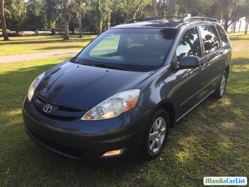 Pictures of Toyota Sienna Automatic 2006