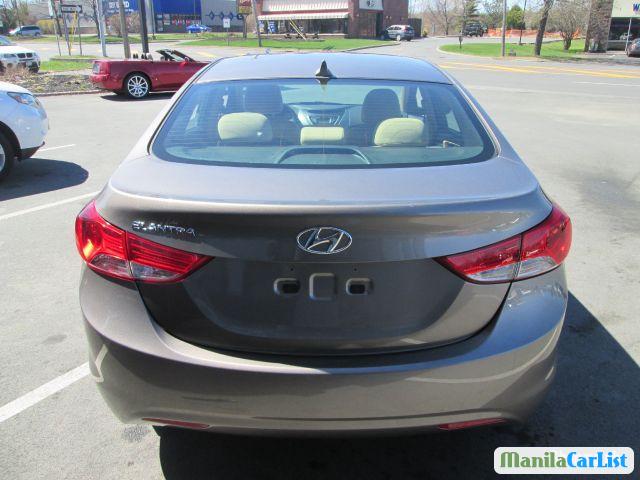 Hyundai Elantra Automatic 2013 - image 2