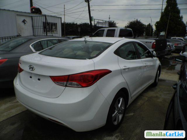 Hyundai Elantra Automatic 2013 - image 2
