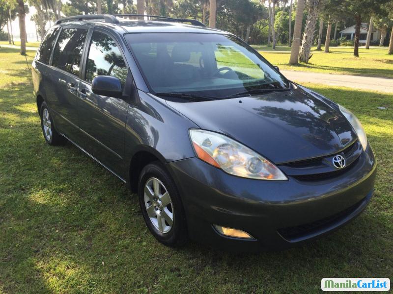 Toyota Sienna Automatic 2006 - image 2
