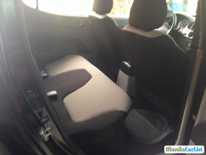 Mitsubishi Strada Manual 2010 - image 3