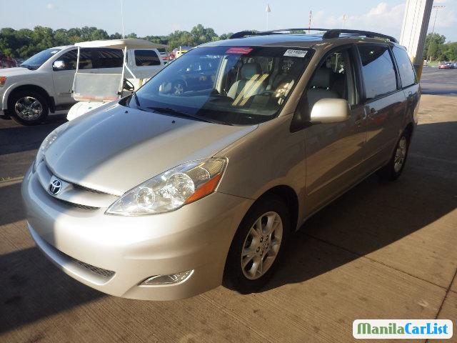 Picture of Toyota Sienna Automatic 2006