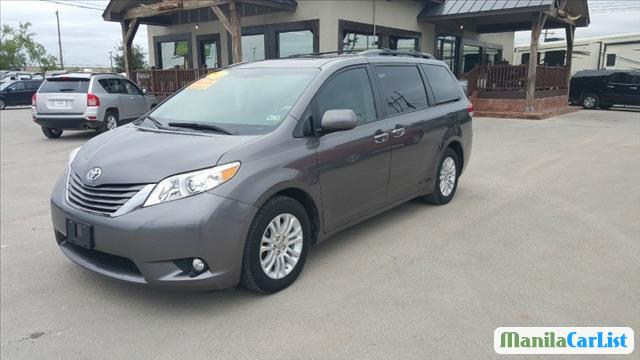 Toyota Sienna Automatic 2011 - image 2