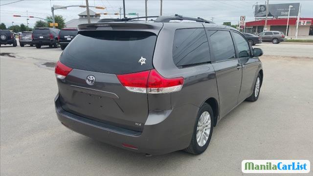 Toyota Sienna Automatic 2011 - image 3