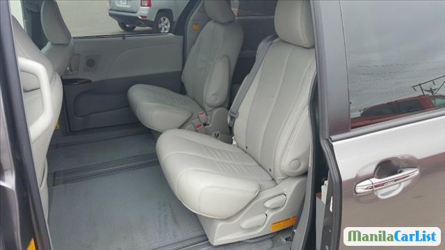 Toyota Sienna Automatic 2011 - image 6