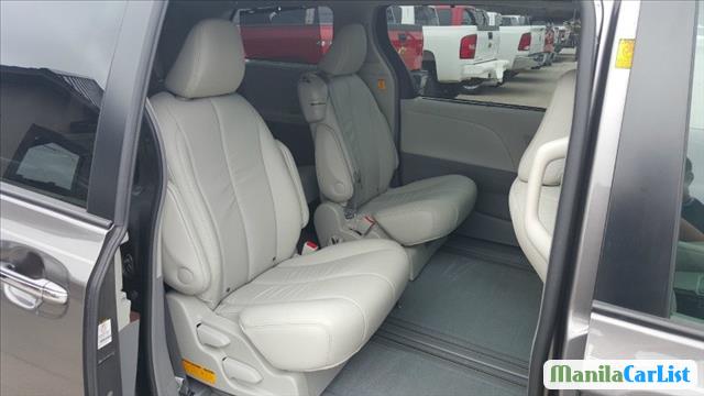 Toyota Sienna Automatic 2011 - image 7