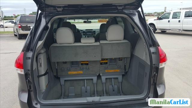 Toyota Sienna Automatic 2011 - image 8