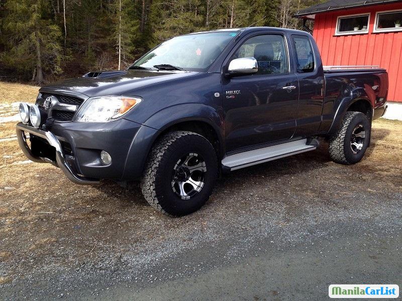 Toyota Hilux Automatic 2011 - image 2