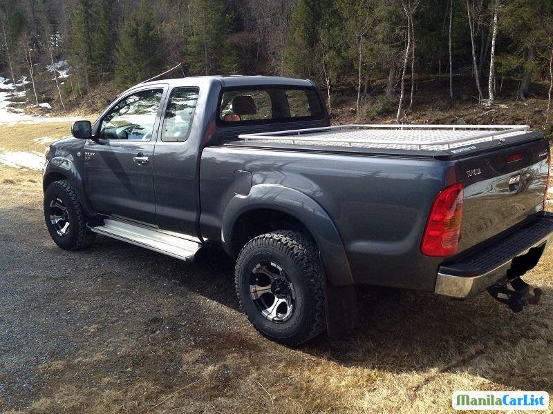 Toyota Hilux Automatic 2011 - image 3
