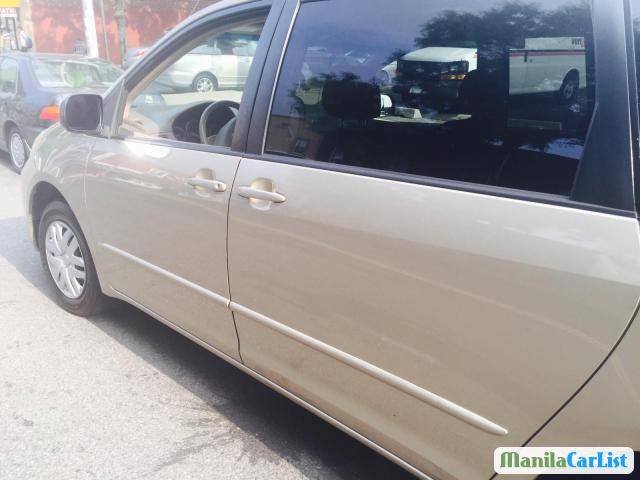 Toyota Sienna Automatic 2004 - image 4