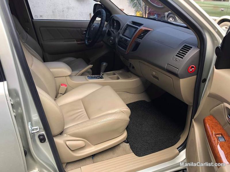 Toyota Fortuner Automatic 2011 - image 2