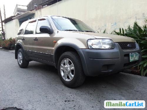 Pictures of Ford Escape 2004