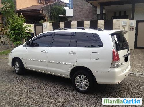 Toyota Innova 2011 - image 2