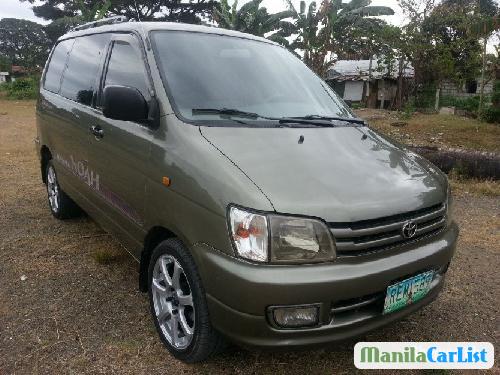 Toyota Noah 2006