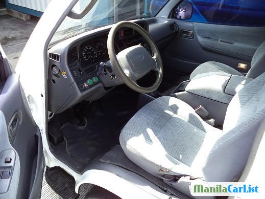 Toyota Hiace Manual 1999 - image 2