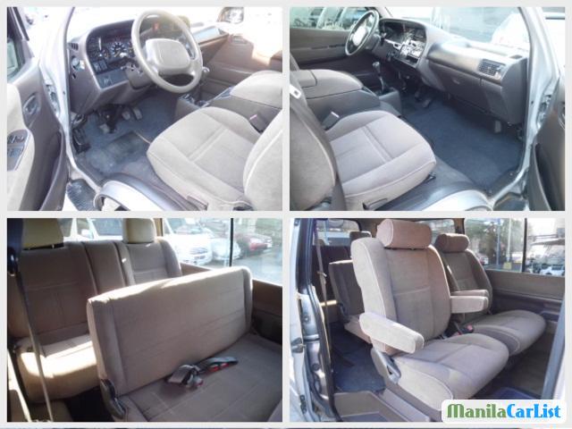 Toyota Hiace Manual 2004 - image 3