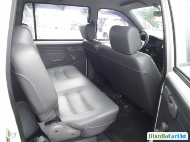 Isuzu Crosswind Manual 2006 - image 4