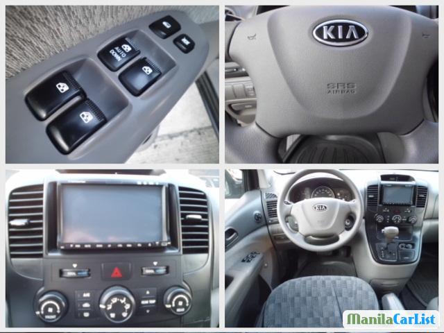 Kia Carnival Automatic 2009 - image 4