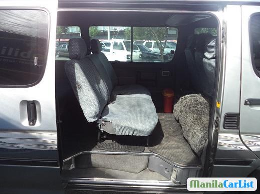 Toyota Hiace Manual 2001 - image 4
