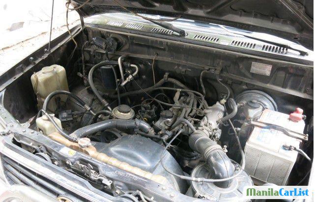 Toyota Revo 1999 - image 5