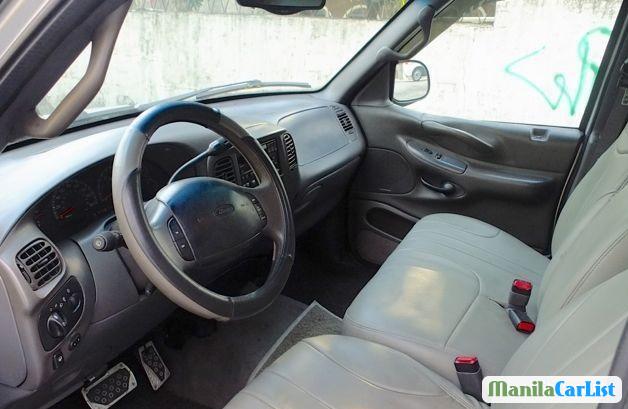 Ford Expedition 2000 in Metro Manila