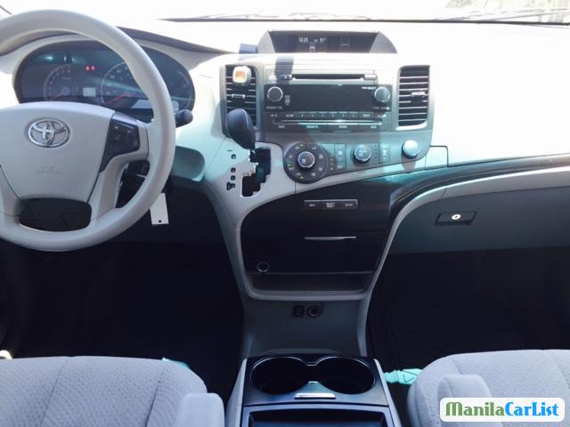 Picture of Toyota Sienna Automatic 2011 in Metro Manila