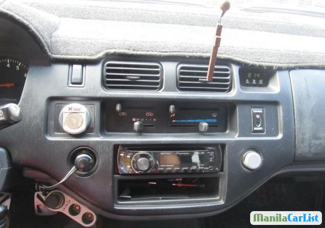 Toyota Revo 2000 - image 3