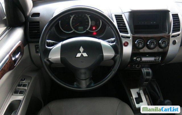 Mitsubishi Montero Sport Automatic 2009 - image 3