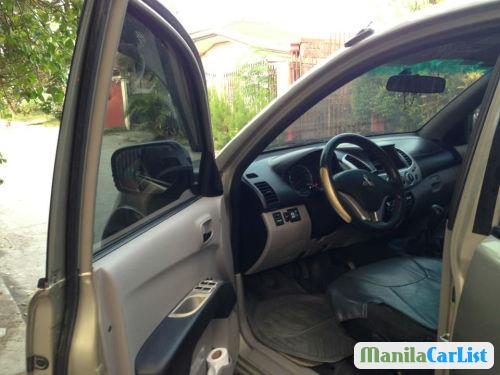 Mitsubishi Strada Manual 2010 - image 3