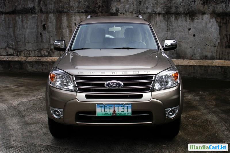 Pictures of Ford Everest 2012