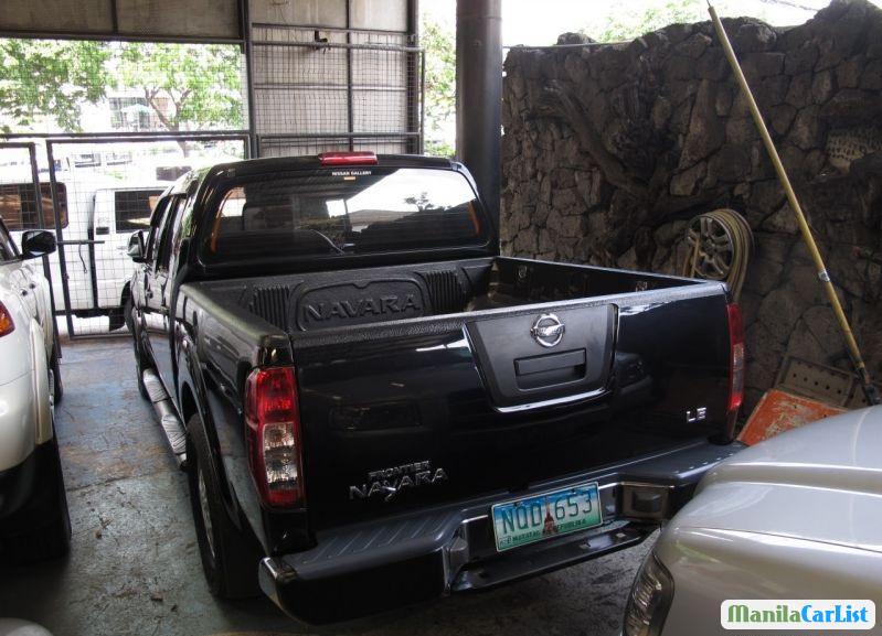 Nissan Navara 2010 - image 2