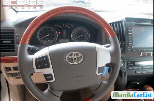 Toyota Land Cruiser - image 2