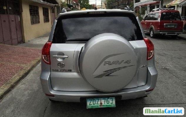 Toyota RAV4 2006 - image 2