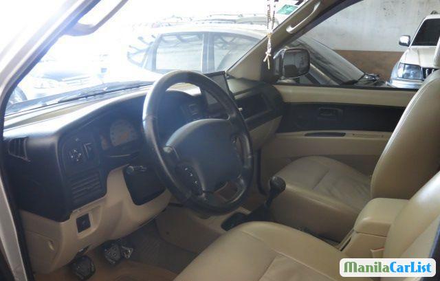 Isuzu Crosswind Manual 2010 - image 3
