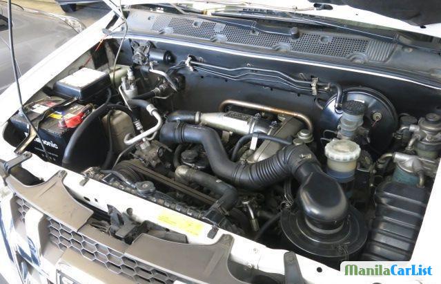 Isuzu Crosswind Manual 2010 - image 5