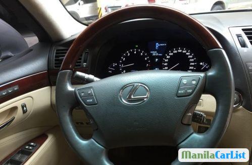 Lexus LS Automatic 2010 - image 10
