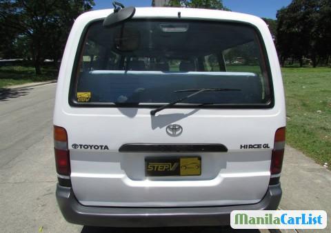 Toyota Hiace Manual 2000 - image 4