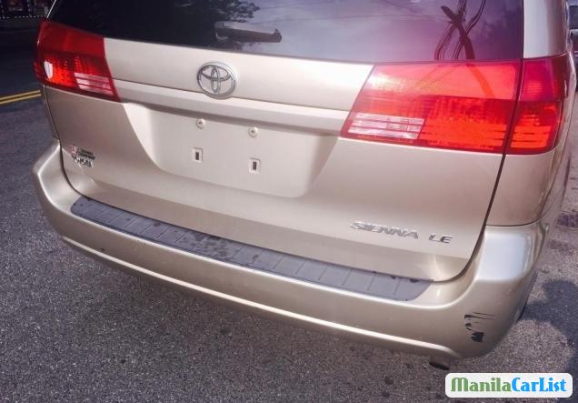 Toyota Sienna 2004 - image 2