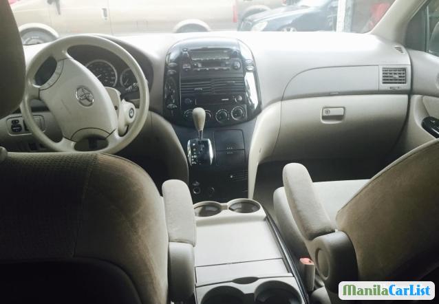 Toyota Sienna 2004 - image 3