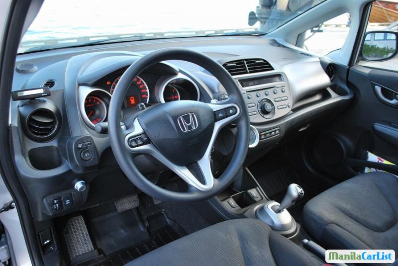 Honda Jazz Automatic 2011 - image 2