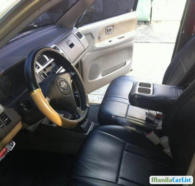 Toyota Revo 2003 - image 3