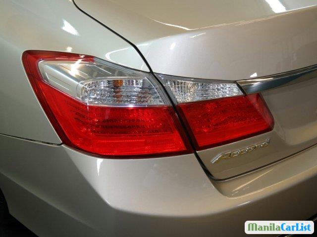 Honda Accord Automatic 2013 - image 10