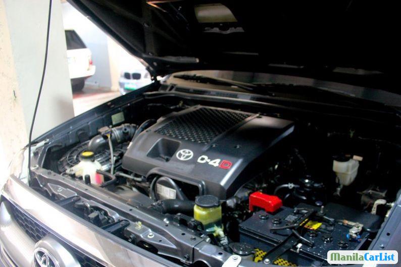 Toyota Hilux Automatic 2011 - image 4