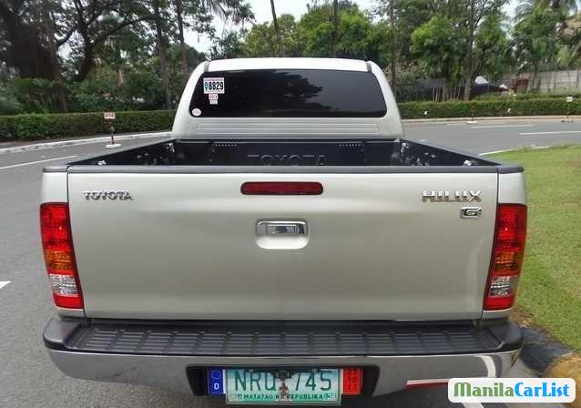 Toyota Hilux 2010 - image 3